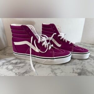 Vans sk8ter hi shoe High-Top suede Sneakers in Magenta with White Stripe
